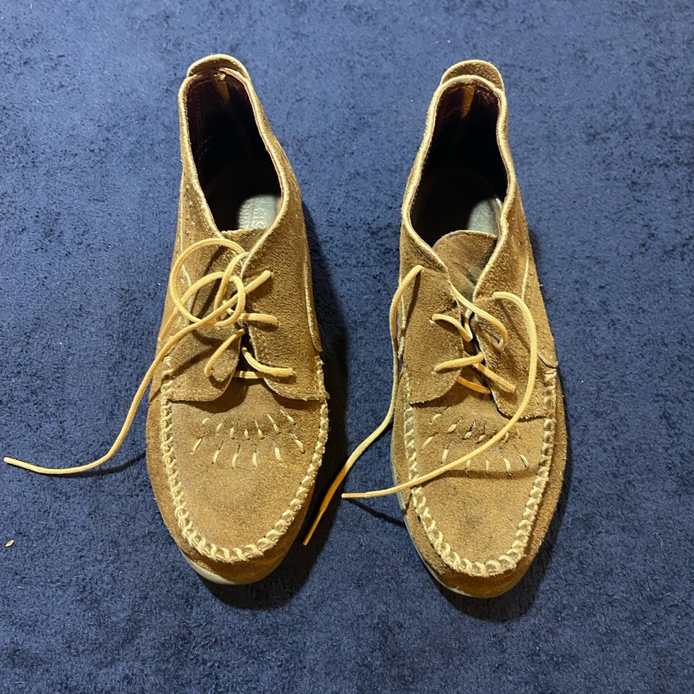 Brown Minnetonka suede ankle boots. Great condition. Size 7 1/2.